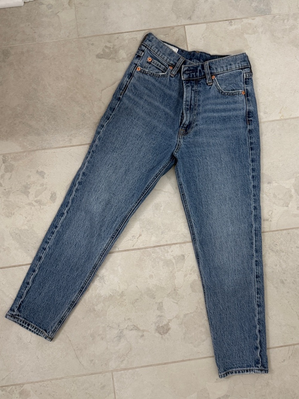 GAP Women's High-Rise Medium Blue Straight Jeans excellent condition